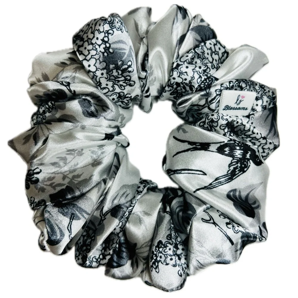 Handmade scrunchie - Picture 3 of 3